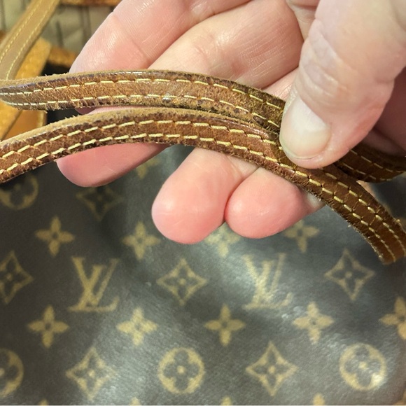 Louis Vuitton Neverfull MM Monogram - Picture 9 of 16